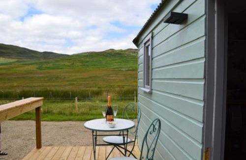 Dunkeld Ski Chalet | Corriemuckloch Unique Huts