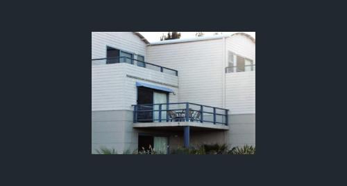 Batehaven Apartment | Corrigans Beach View Apartment 211