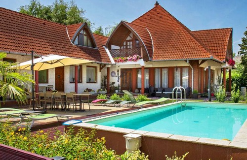 Balatonmariafurdo Apartment | Cortaderia 4