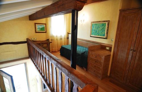 Montevecchia Apartment | Corte Del Passone