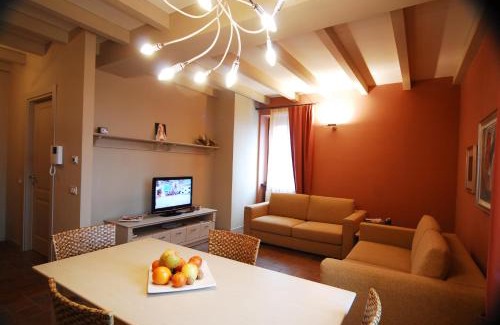 Montevecchia Apartment | Corte Del Passone