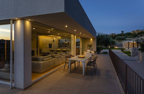Modica Villa | Corten House - Luxury villa with pool and panoramic view