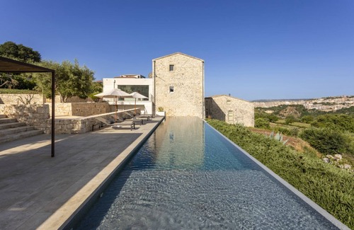 Modica Villa | Corten House - Luxury villa with pool and panoramic view