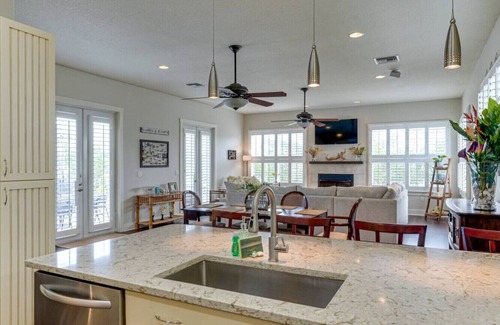Cortez House | Cortez Chateau! Private boat dock and short stays!
