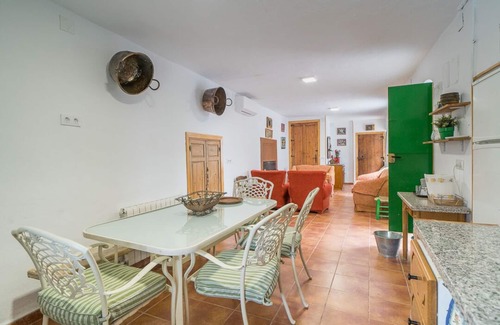 Cabra Cottage | Cortijo Don Simon, ideal for families and friends (pet friendly)