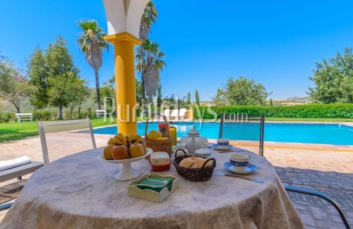 Arcos de la Frontera Villa | Cortijo Sierra y Lago Arcos de la Frontera by Ruralidays