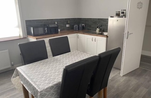 Roscoe Apartment | Cortoon Inn, Triple Room 2 (1 DBL + 1SGL)