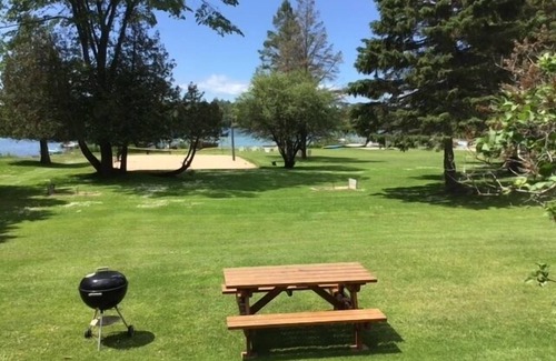 Cedarville Cabin | Coryell Cabin - Les Cheneaux Landing