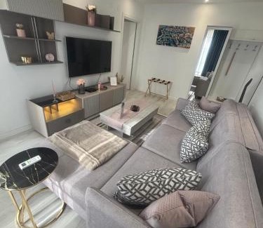 Stefanestii de Jos Apartment | COSMO 1, 2 Rooms, 2 Beds, 1 Parking, Shopping & Swimming