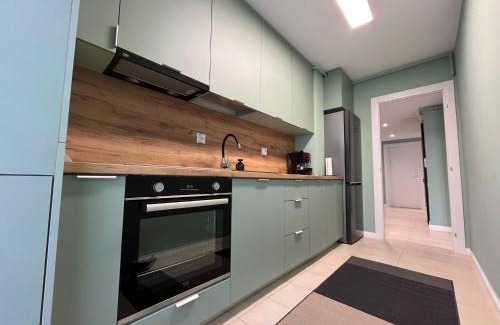 Stefanestii de Jos Apartment | Cosmopolis Family Apartment - Pools & Gym