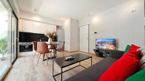 Voula Apartment | Costa Voula Shared Pool & Beach Apartment A2