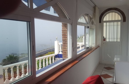 Fuengirola Ski Chalet | costabonita. Beachfront villa with all the amenities