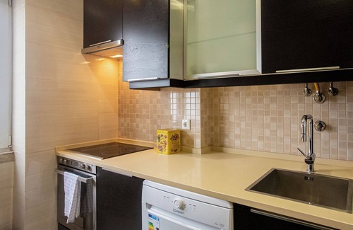 Alcantara Apartment | Cosy 1 BDR Apt Belem Sleeps 4