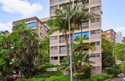 Potts Point Apartment | Cosy 1-Bed with Swimming Pool Facing Opera House
