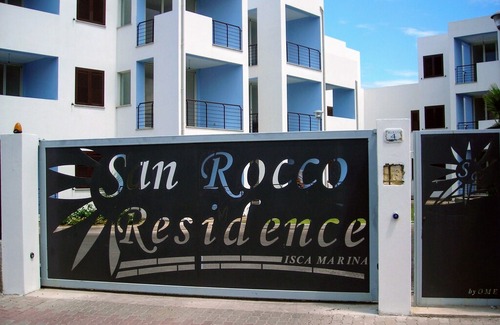 Isca Marina Apartment | Cosy 1st floor coastal apartment on Ionian Sea