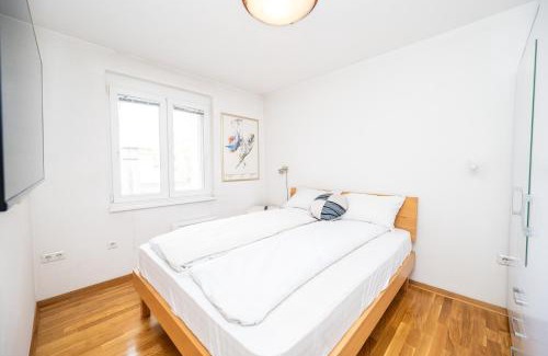 Old Town Apartment | Cosy 2 BDR in the heart of the city