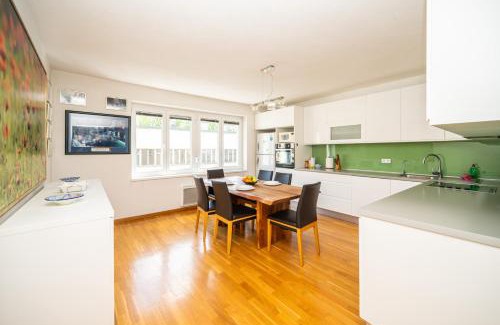 Old Town Apartment | Cosy 2 BDR in the heart of the city