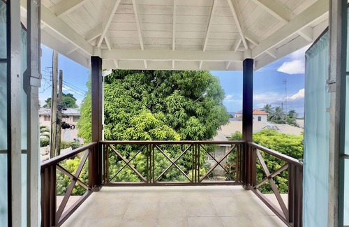 Derricks House | Cosy 2 Bed Townhome with pool in Fitts Village