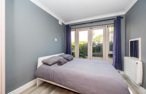 Beaumont Apartment | Cosy 2-Bedroom Apartment near Airport