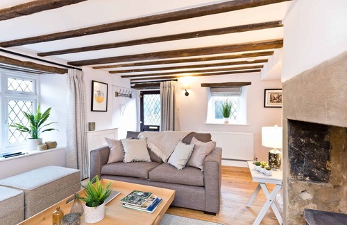 Great Longstone Cottage | Cosy 2 bedroom boutique styled cottage in the village of Great Longstone.