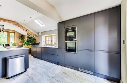 Congleton Cottage | Cosy 2 bedroom cottage in Cheshire countryside with a modern design