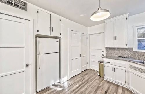 Las Vegas House | Cosy 2 bedroom house with huge backyard. Close to Freemont street