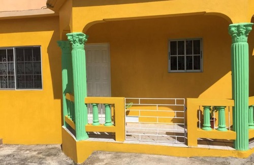 Runaway Bay House | Cosy 2 Bedroomd 2 BathroomsnPrivate Beach Access Available 10 minutes awayn