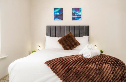 Bloxwich House | Cosy 4-Bed - Sleeps 7 Garden