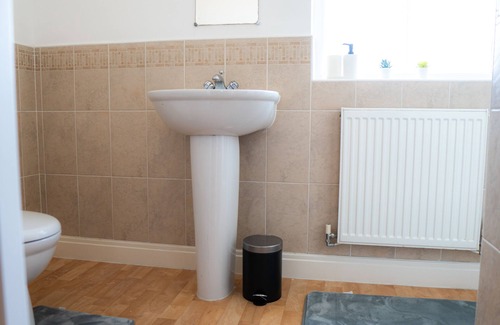 Bletchley House | Cosy 5 Bed Property Minutes from the City Centre