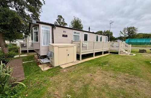 Clacton-on-Sea Other | Cosy 8 Berth Caravan With Decking And Lake-Views At Weeley Bridge Ref 69001Lv