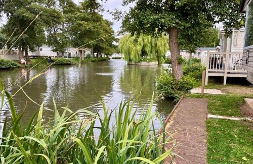 Clacton-on-Sea Other | Cosy 8 Berth Caravan With Decking And Lake-Views At Weeley Bridge Ref 69001Lv