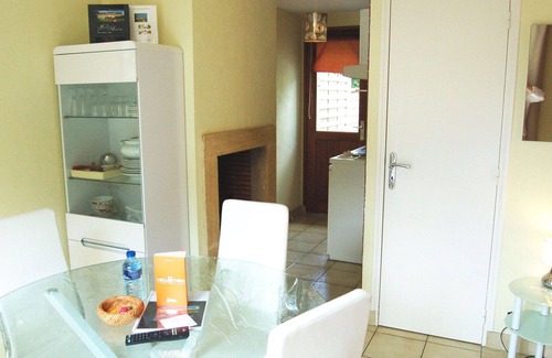 Saint-Jouan-des-Guerets Apartment | Cosy apartment for 4 people with WIFI, pool, TV and terrace