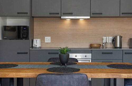 Century City Apartment | Cosy and Charming Bridgewater One Apartment | Wifi