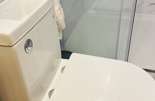 Kidbrooke with Hornfair House | Cosy and Comfy Double Room with Private Bathroom, Close to o2 Arena