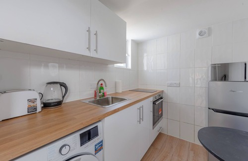 Custom House Apartment | Cosy and Convenient 1BD Home near ExCel London