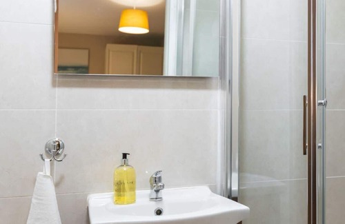 Rathmines Apartment | Cosy and Convenient Studio IN TRENDY RANELAGH