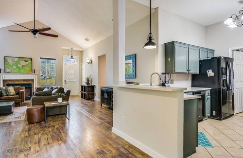 Wells Branch House | Cosy and Open with Loft on Greenbelt