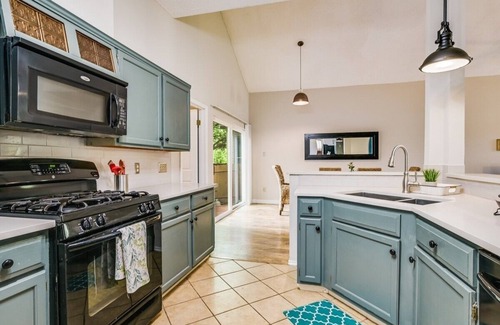 Wells Branch House | Cosy and Open with Loft on Greenbelt