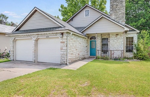 Wells Branch House | Cosy and Open with Loft on Greenbelt