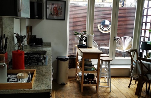Cantelowes Apartment | Cosy and quirky 1 bedroom flat with patio Camden