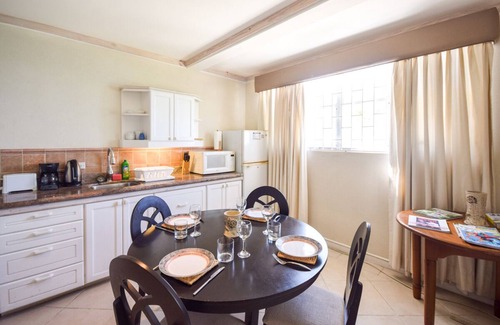 Worthing Condo | Cosy and Romantic Beachfront Condo - Nautilus