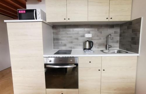 Vrsovice Apartment | Cosy and simple well located studio