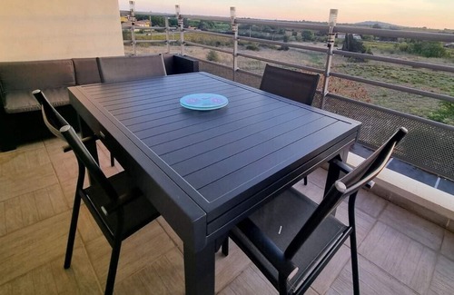 Marseillan Apartment | Cosy and spacious T3 - sleeps 4 to 6 - air-conditioned, quiet location near Etang de Thau