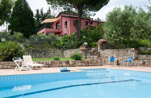 Collesano Villa | Cosy apartment in villa with WIFI, pool, A/C, TV, patio, panoramic view, parking, close to Cefalù