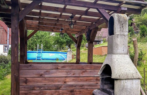 Starkov Villa | Cosy apartment in villa for 4 people with WIFI, pool, TV, patio and pets allowed