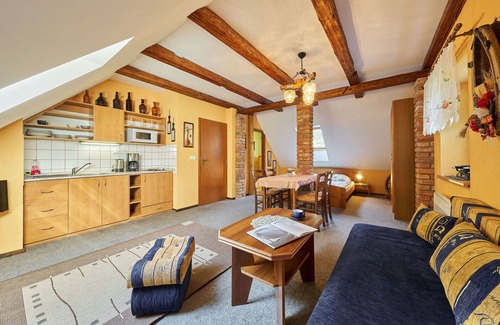 Starkov Villa | Cosy apartment in villa for 4 guests with WIFI, pool, TV, patio, pets allowed and parking