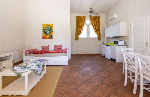Strassoldo Apartment | Cosy apartment for 4 guests with WIFI, A/C, TV, terrace, pets allowed and parking