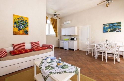 Strassoldo Apartment | Cosy apartment for 4 guests with WIFI, A/C, TV, terrace, pets allowed and parking