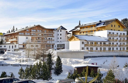 Katschberg Apartment | Cosy apartment for 4 guests with WIFI, pool, TV, balcony, pets allowed and panoramic view