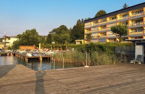 Augsdorf Apartment | Cosy apartment for 4 people with TV and balcony
